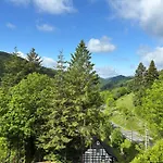 Mit Weitblick, 50 Qm, Ueberdachter Balkon Apartman *