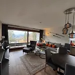 Mit Weitblick, 50 Qm, Ueberdachter Balkon Apartman