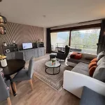 Mit Weitblick, 50 Qm, Ueberdachter Balkon *